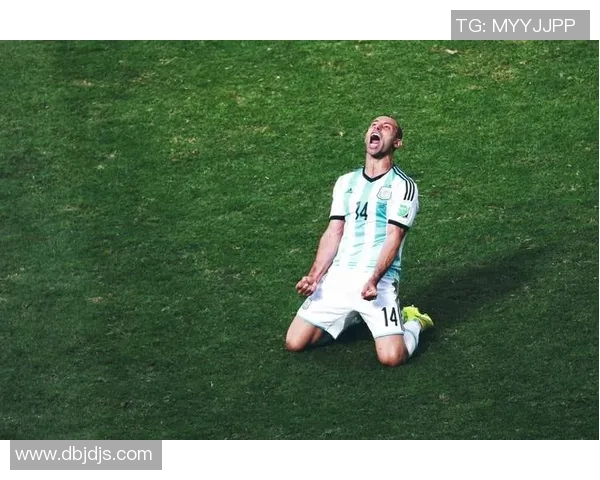 足球球星背后的守护者揭秘：那些默默奉献的顶级保镖们